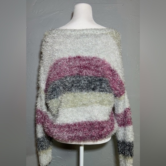 Christmas Wild Fable Shimmering Silver Fuzzy Sweater cozy size M. 🎄🎅🏻 (c) - Picture 8 of 10